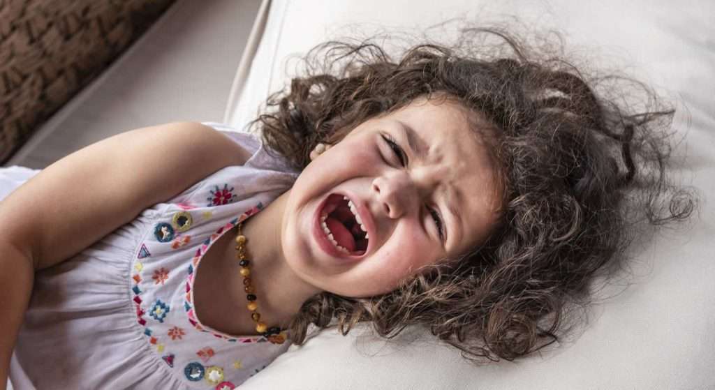 کودکی که گریه می کند