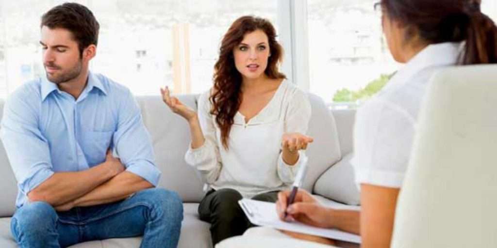 دعوای زوجین در جلسه زوج درمانی 