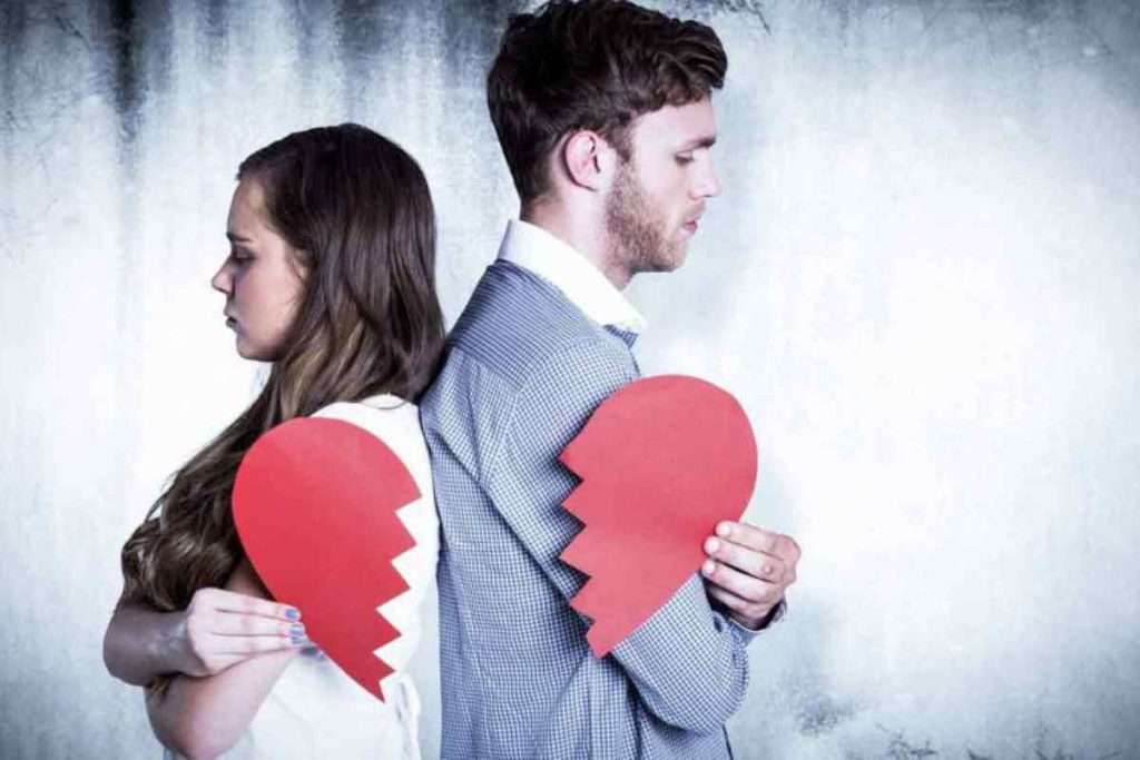 دختر و پسری که از هم دلخور هستند