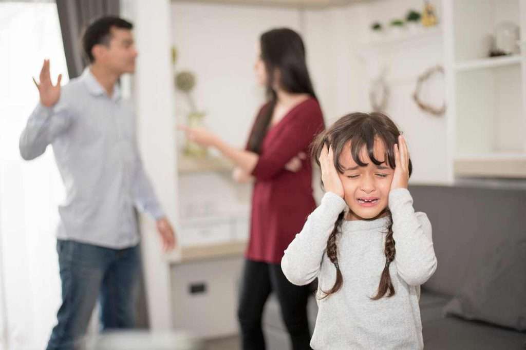 مرکز مشاوره طلاق کمک می کند تا در حضور فرزند مشاجره نکنید